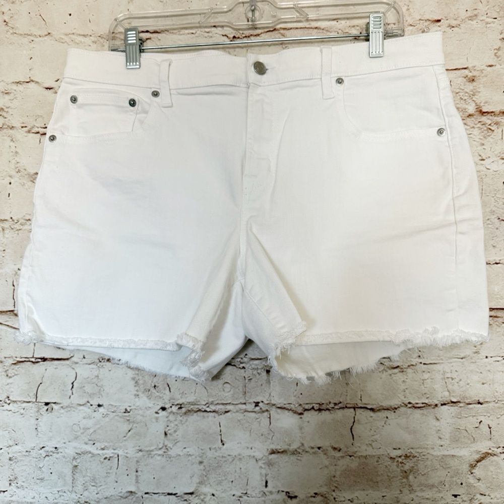 Gap Denim 5in Jean shorts frayed hem